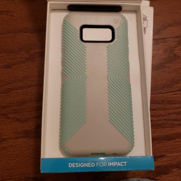 Variety of Speck cases for Samsung Galaxy s8 - Picture 4 of 6